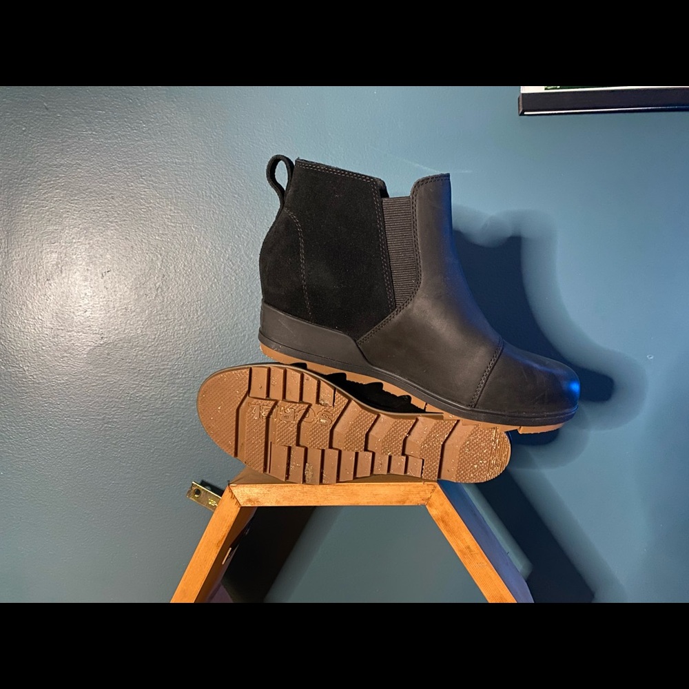 Sorel evie pull-on bootie with small wedge heel